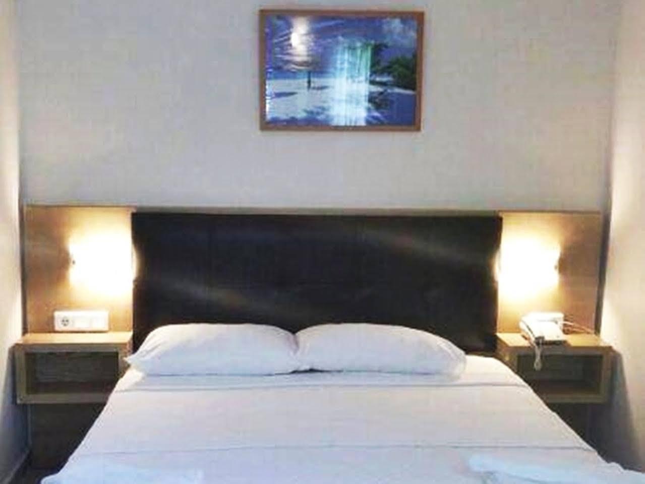 Blue Bay Beach Hotel (Adults Only) บิเตซ ภายนอก รูปภาพ